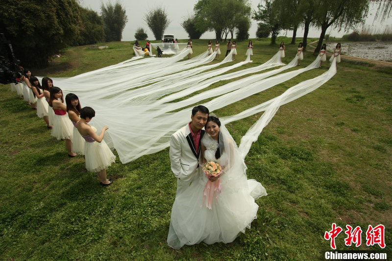 最长的大拖尾婚纱图片_520米长婚纱