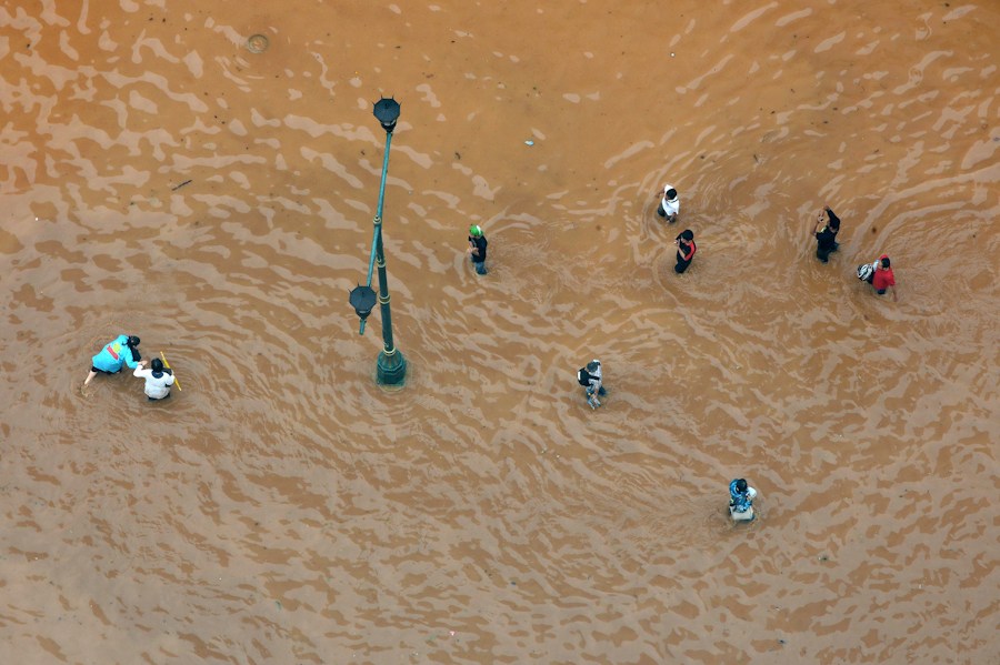 印尼首都雅加达遇洪水 总统府被淹-周边地区|连