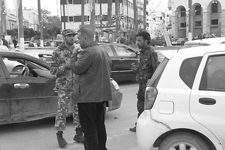 革命两年 利比亚人怕谈未来-利比亚|的黎波里|中