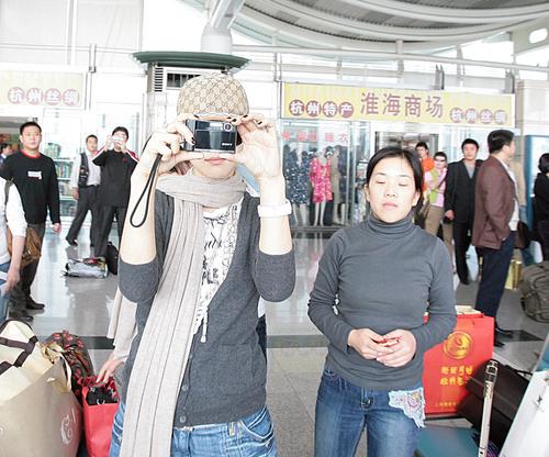 传刘强东机场打记者护奶茶妹 盘点与记者狗仔