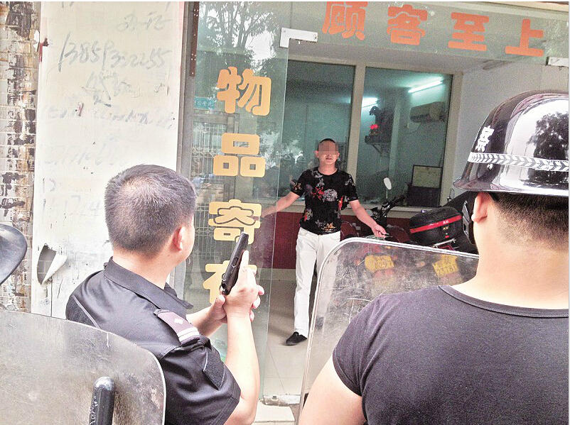 歌厅刺伤3人 一嫌犯当铺销赃落网|湖北|荆州新