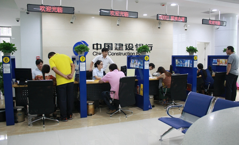 荆州市首家配备观光电梯银行网点正式营业迎省