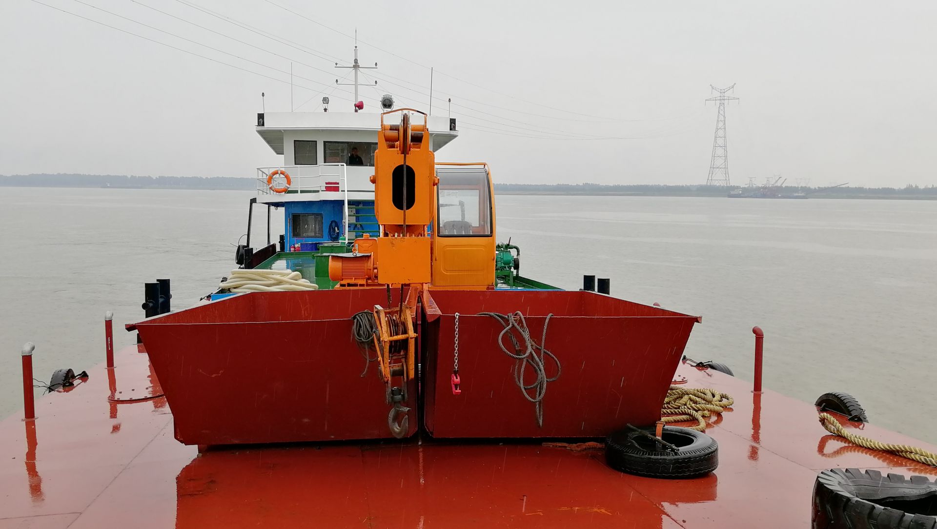荆州首艘垃圾油污水回收两用船将投入使用